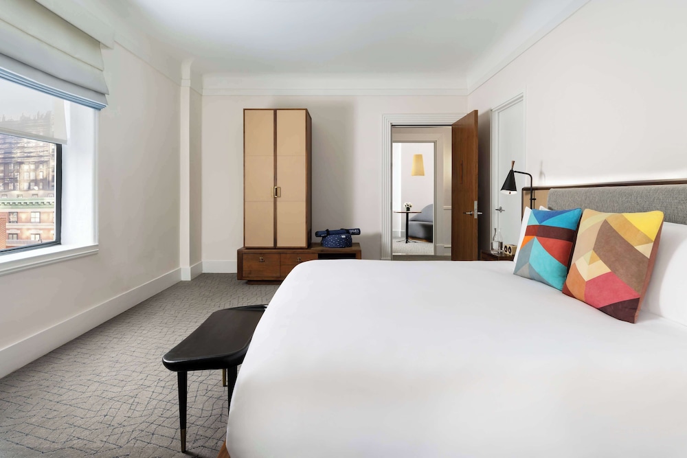 Premium Suite, 1 King Bed with Sofa bed