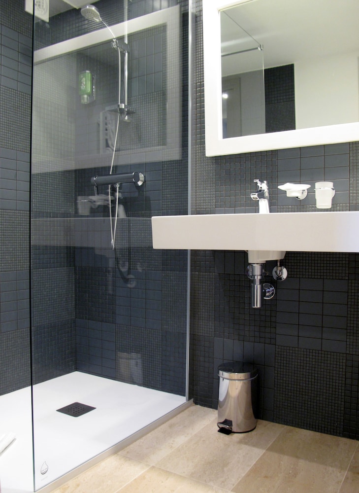 Deluxe Room, 1 Queen Bed, Balcony, Sea View - Photo 7
