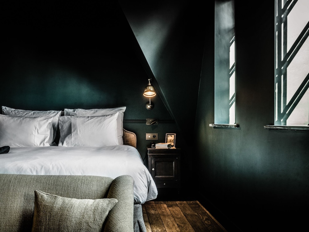 Suite 23