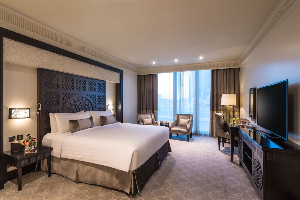 Deluxe Room, 1 King Bed photo 2