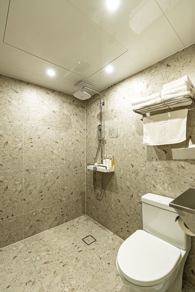 Deluxe Family Twin Room - Photo 3