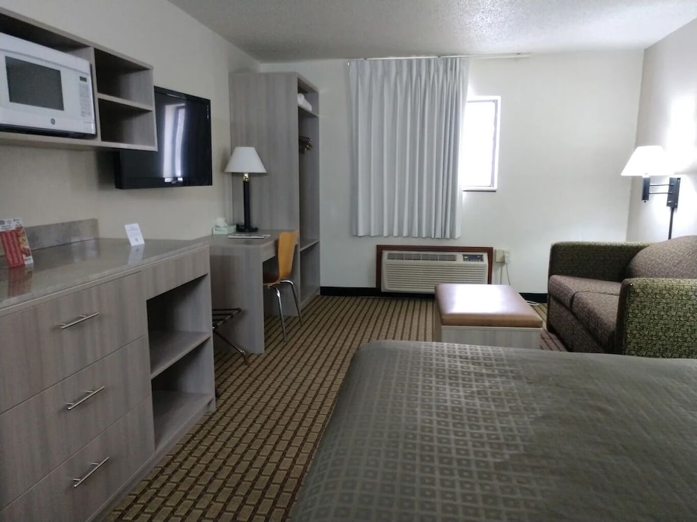Studio, 1 Queen Bed with Sofa bed, Non Smoking, Kitchenette
