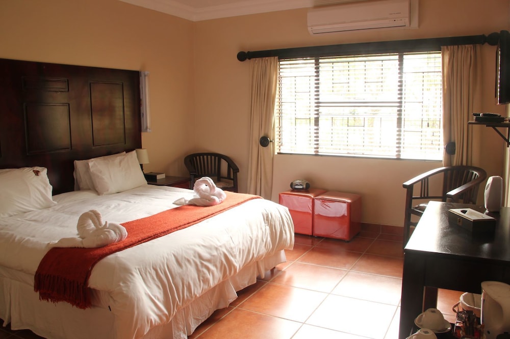 Suite (Fish Eagle) photo 1
