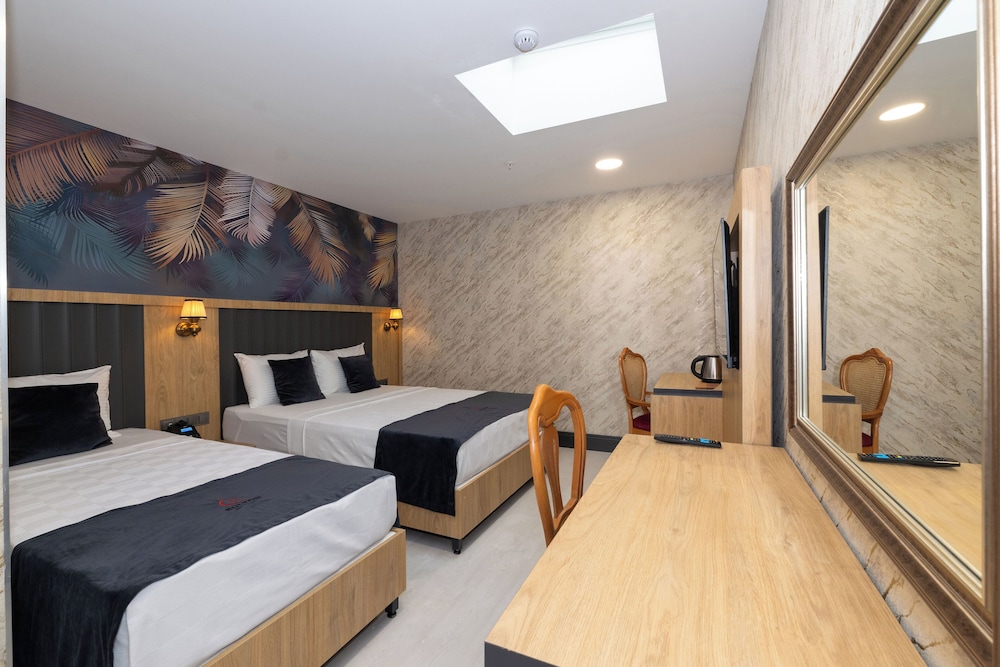 Superior Triple Room photo 2