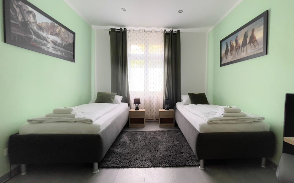 Superior Twin Room, Shared Bathroom - Photo 3