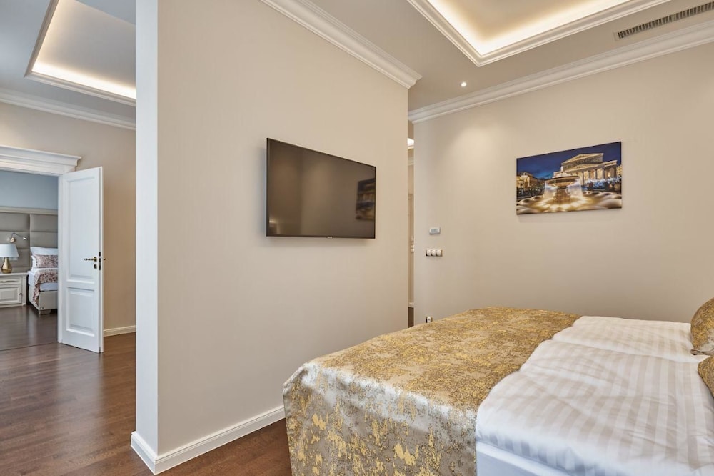 Luxury Suite, 1 King Bed with Sofa bed, City View photo 3