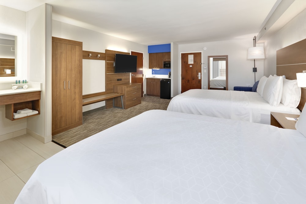 Suite, 2 Double Beds - Photo 1