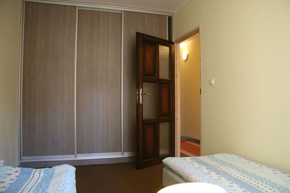 Economy Apartment, 2 Bedrooms, Kitchenette, Courtyard View photo 3