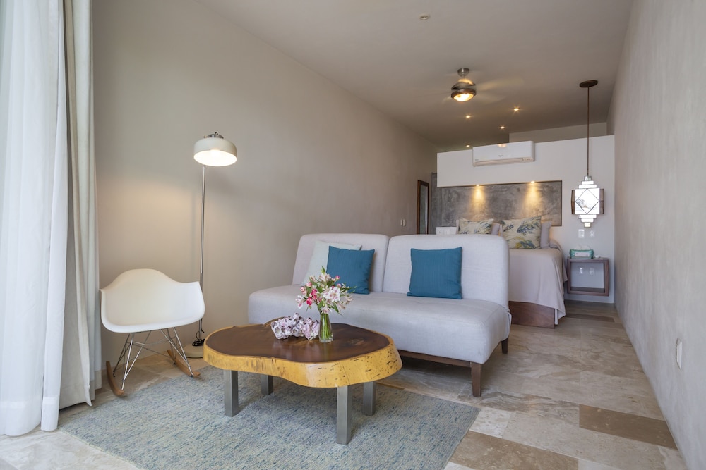 Premium Double Room, 1 Queen Bed with Sofa bed, Refrigerator, Ocean View photo 1