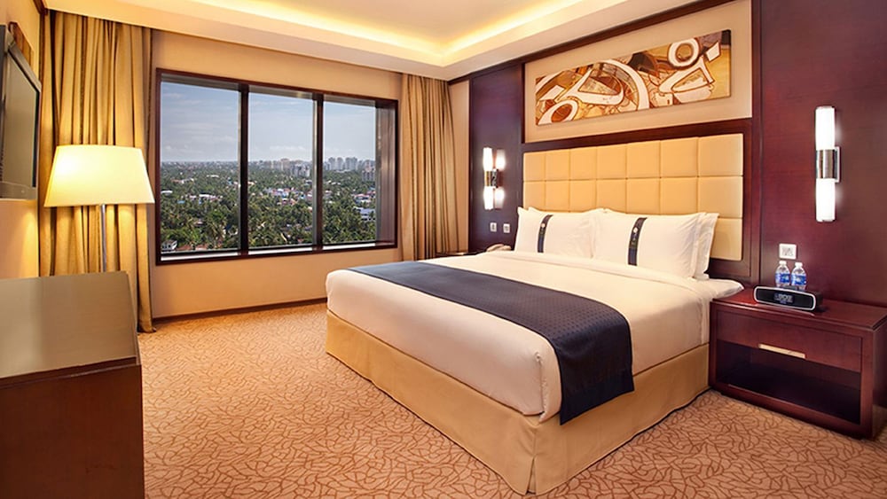 Room, 1 King Bed, Smoking (Living, High Floor) - Photo 7
