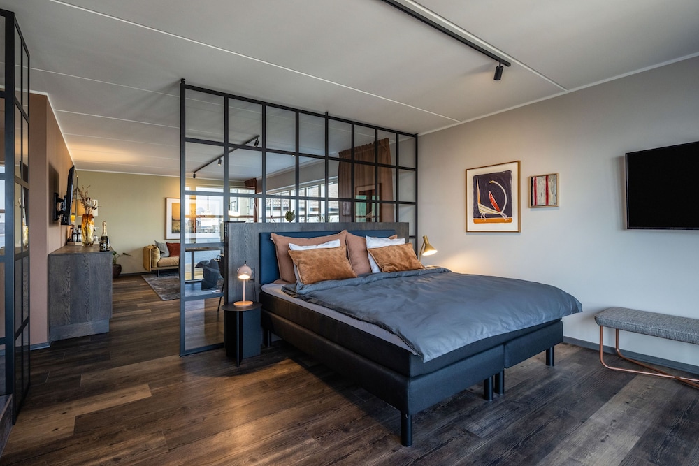 Exclusive Suite, Harbor View - Photo 2