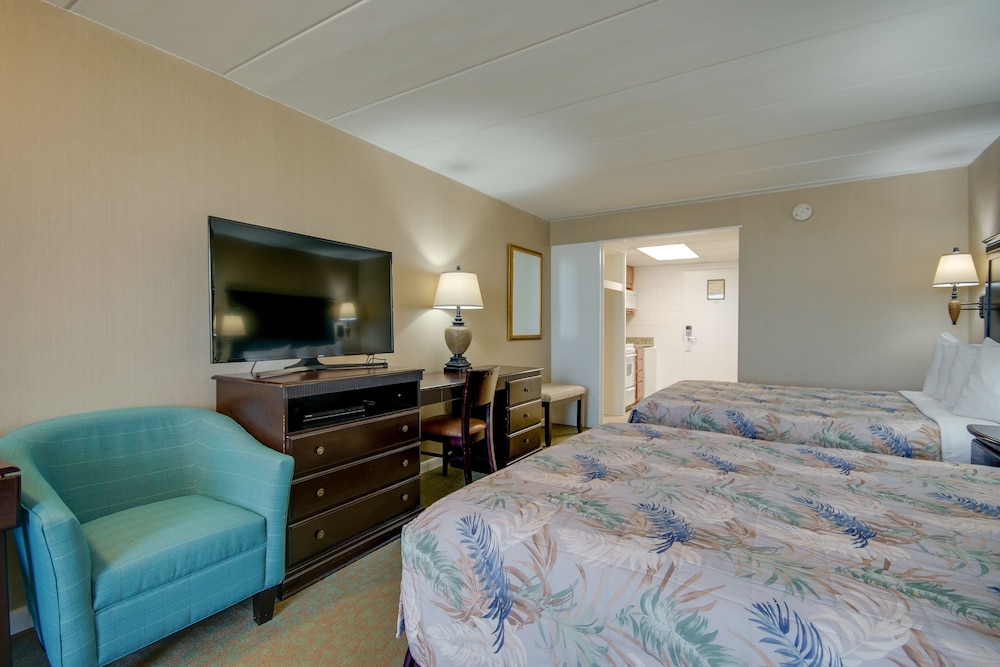 Room, 2 Queen Beds and 1 Sofa Bed, Kitchenette (Waverley Oceanfront Efficiency) photo 2