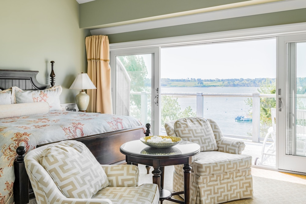 Round Cove Suite