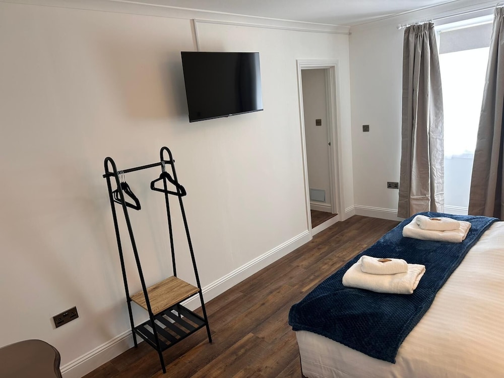 Classic Suite, 1 King Bed with Sofa bed, Non Smoking photo 1