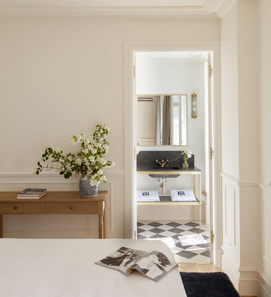 Superior Double Room, River View photo 3