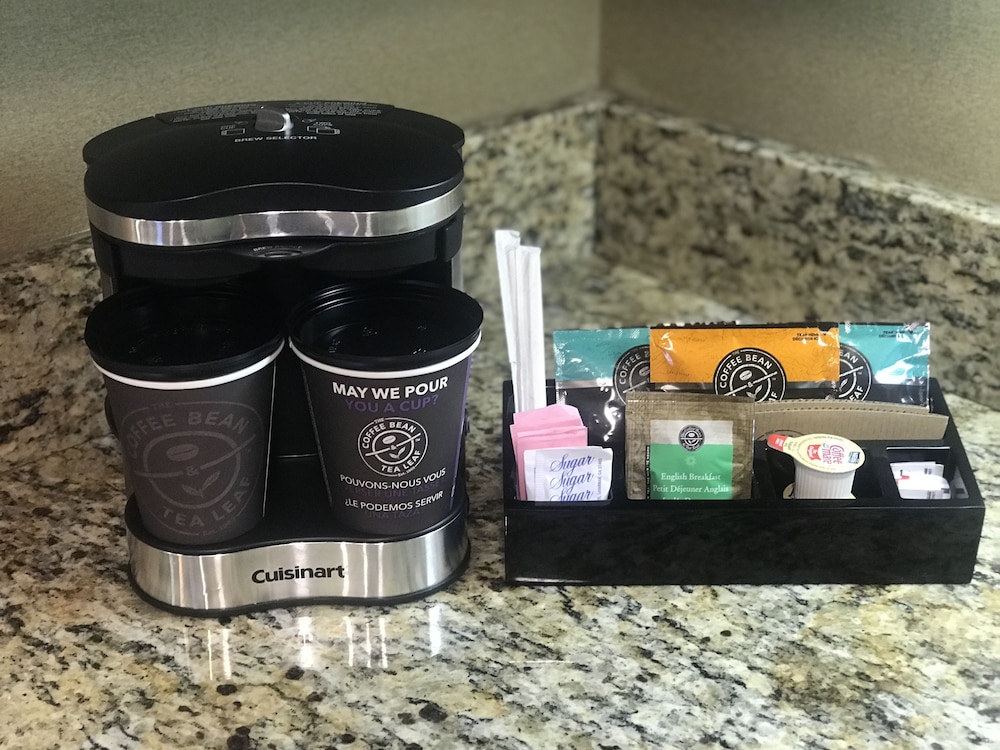 Suite, 2 Queen Beds, Accessible (Mobility & Hearing, Roll-in Shower) - Photo 2