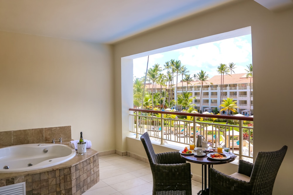 Family Suite (Outdoor Jacuzzi) photo 3