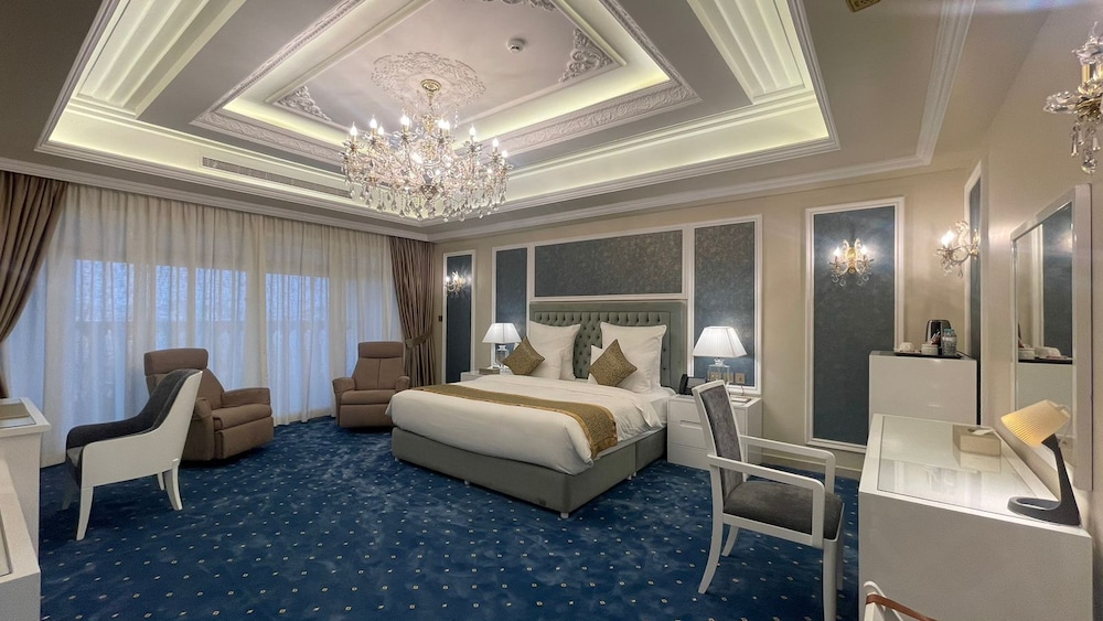 Executive Suite - Photo 1