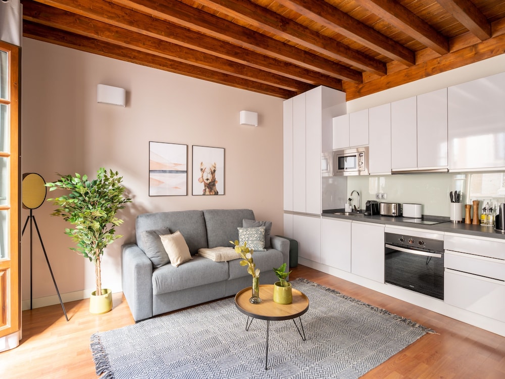 One-Bedroom Apartment with Balcony - Photo 5