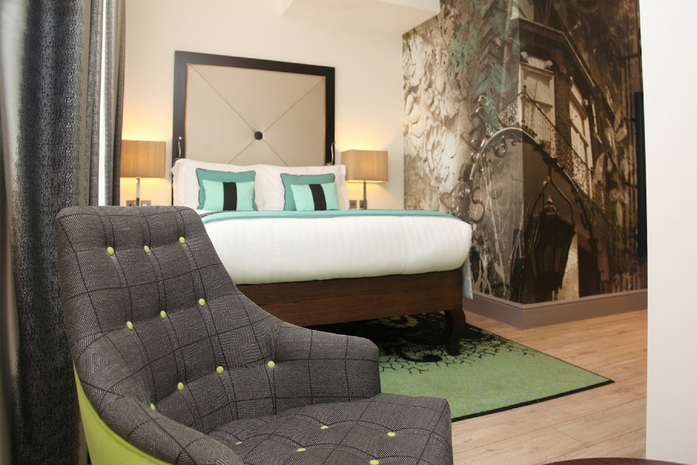 Suite, 1 Queen Bed photo 3