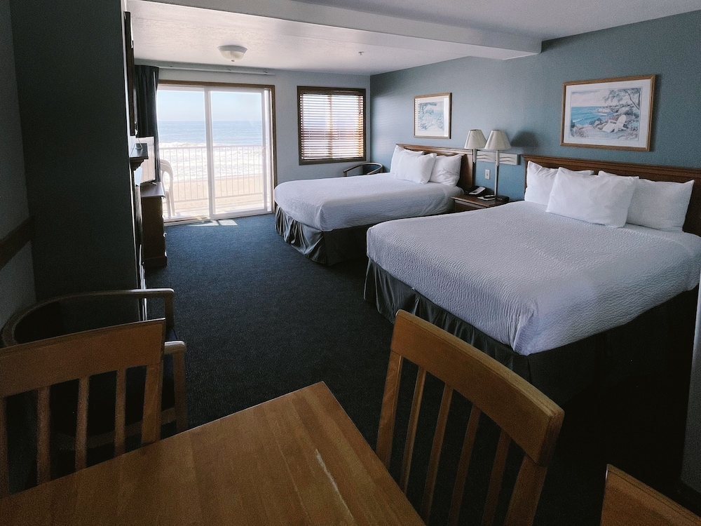 Standard Room, 2 Queen Beds, Fireplace (Second Floor w/ Balcony)