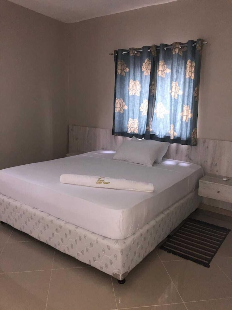 Basic Villa photo 3