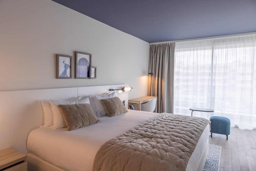 Standard Room, 1 King Bed, City View (Mountain View) - Photo 8