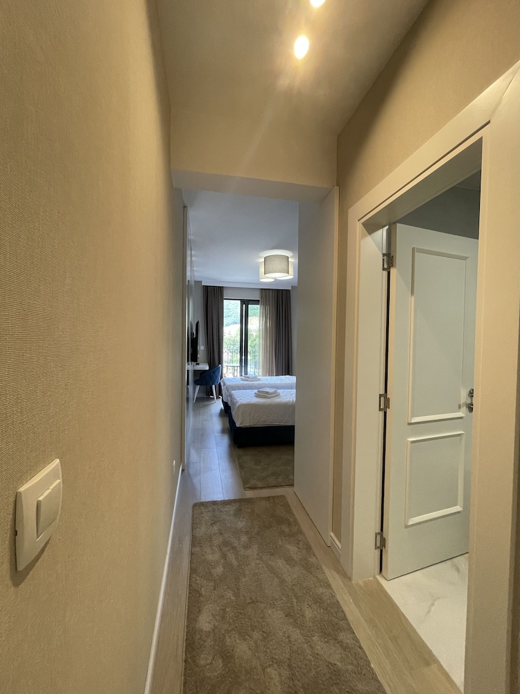 Standard Double or Twin Room - Photo 9