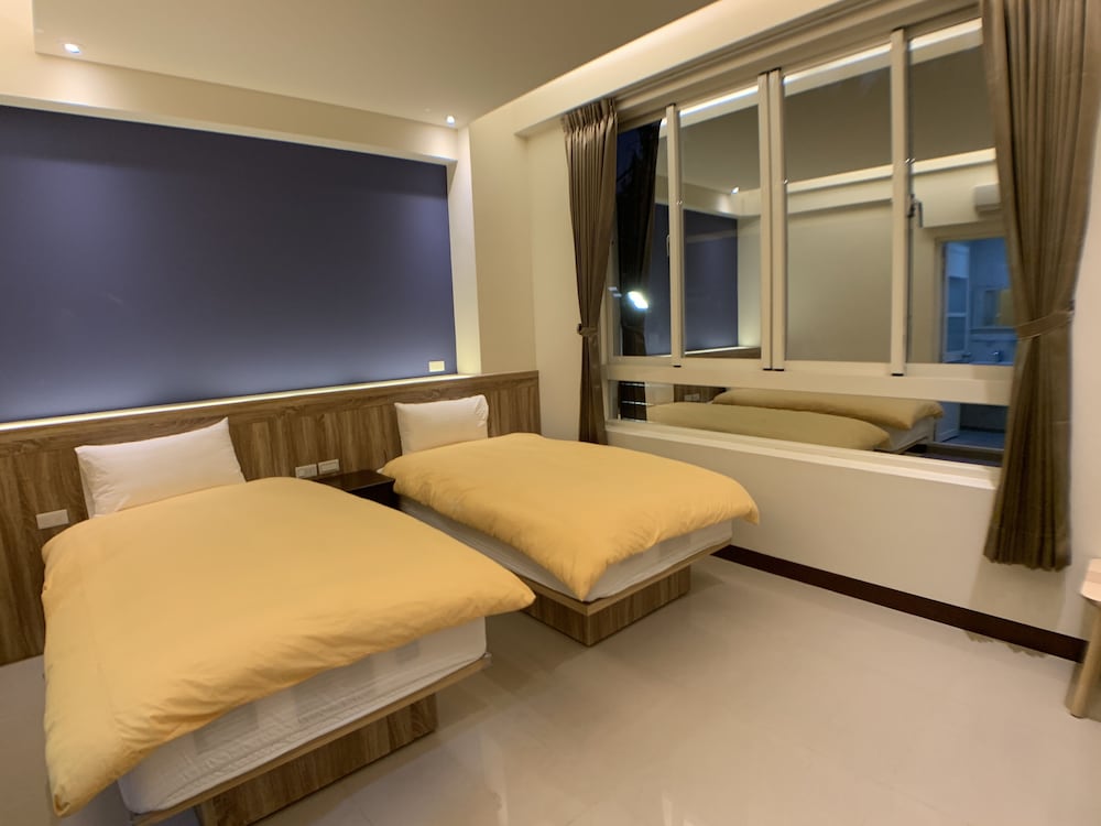 Standard Twin Room (With window) photo 3