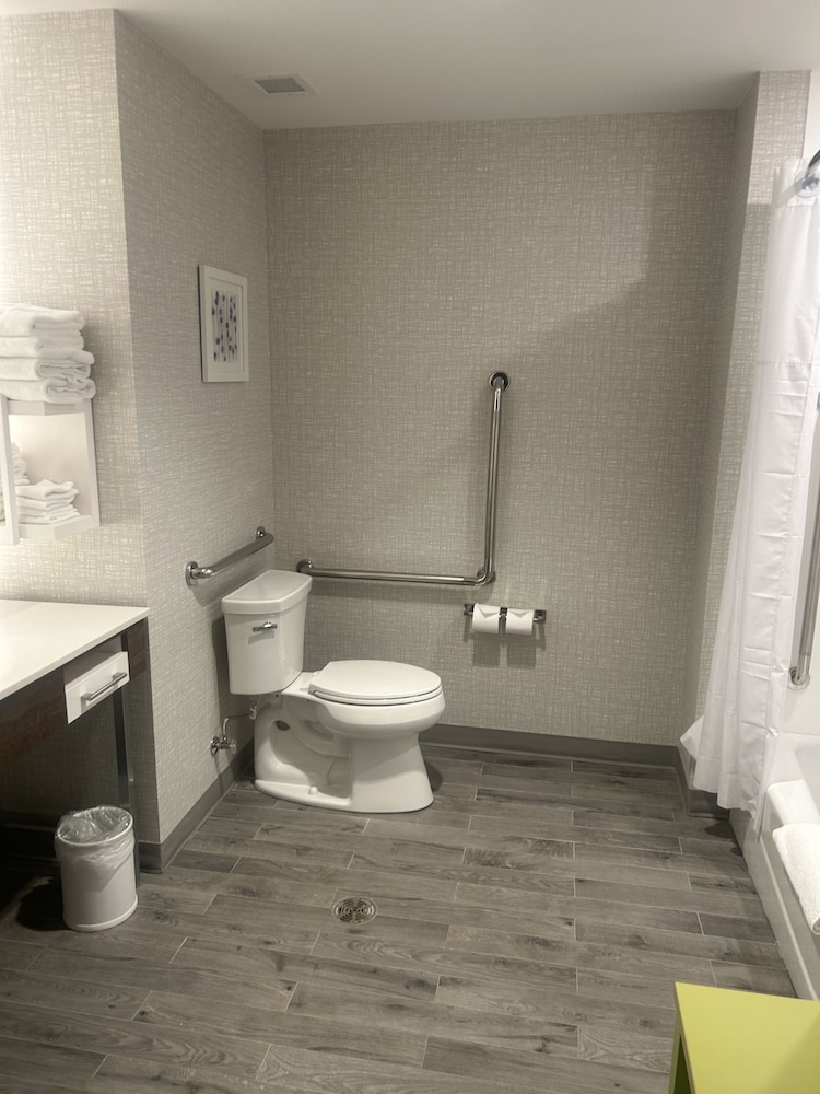 Room, 2 Queen Beds, Accessible, Non Smoking (Hearing Accessible) - Photo 11