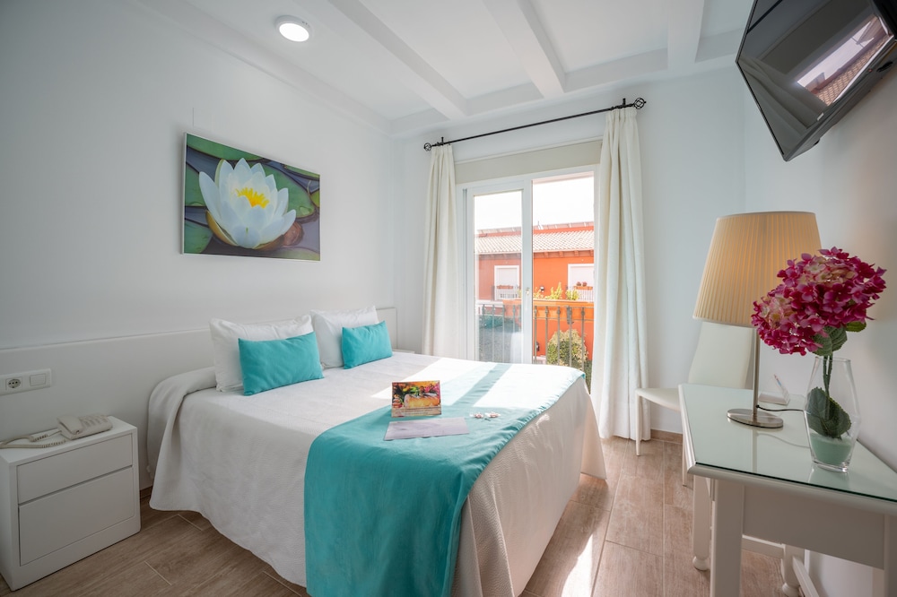 Double or Twin Room - Photo 15