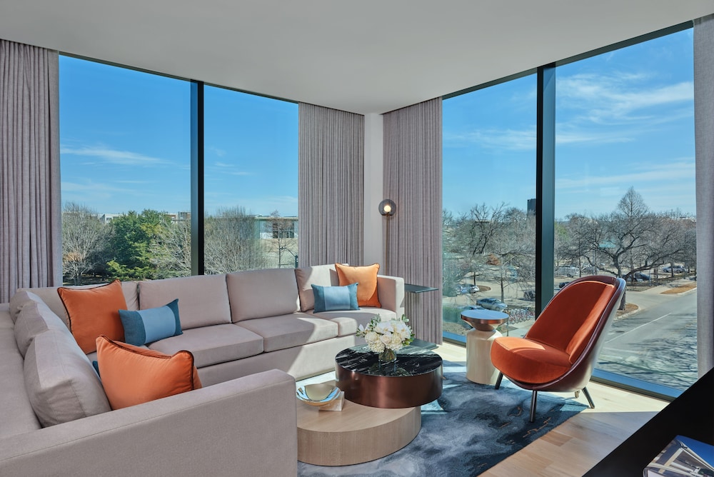Crescent Suite photo 2
