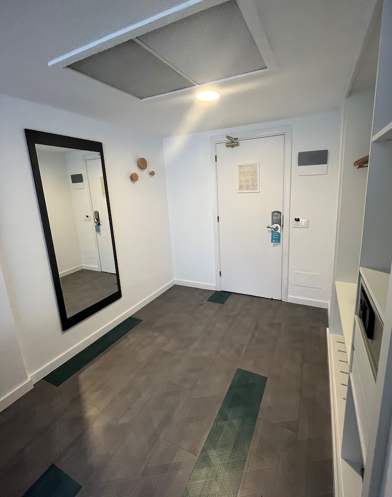 Premium Double Room (2 Adults + 1 Child) photo 2