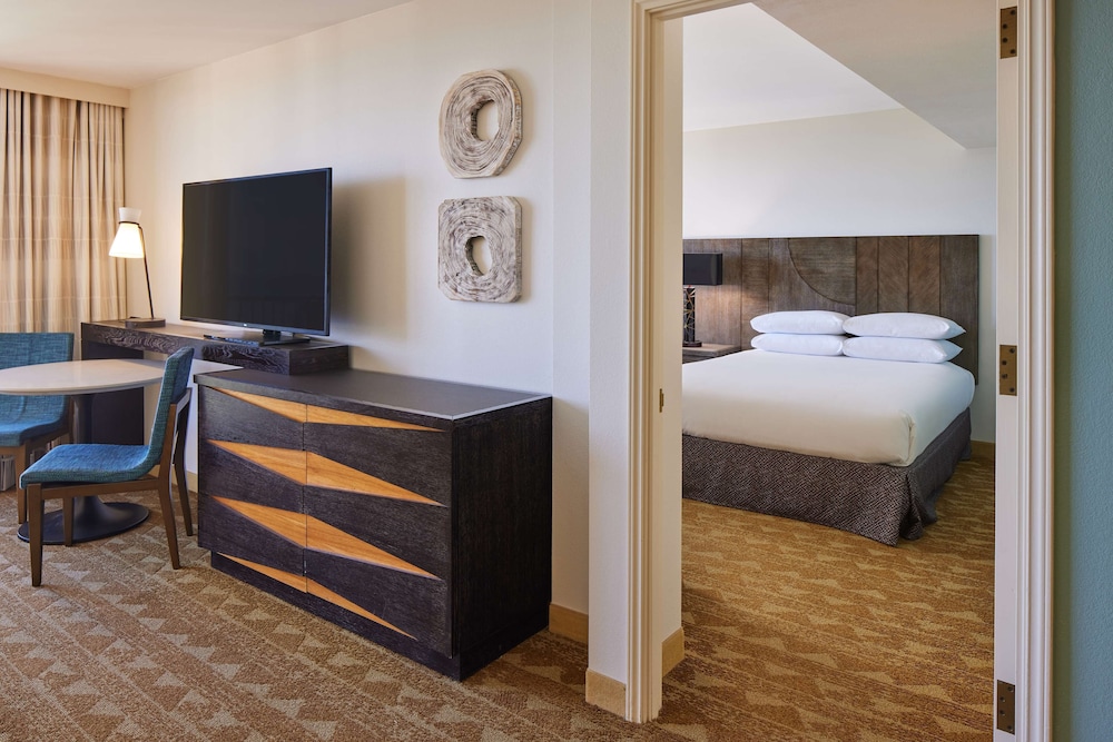 Suite, 2 Bedrooms, Accessible, City View (Balcony) - Photo 7