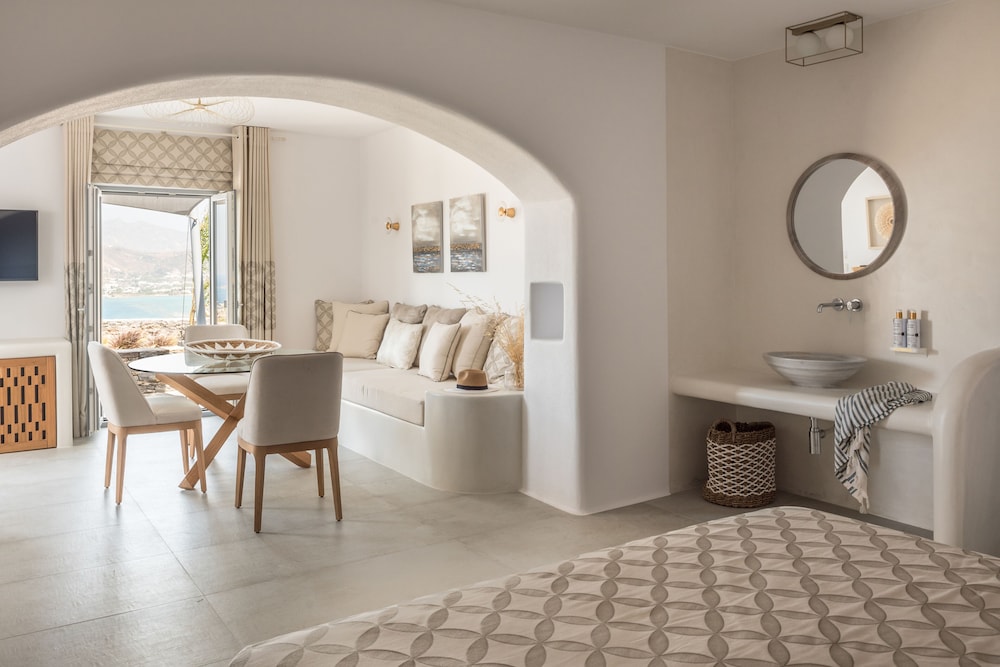 Deluxe Suite, Sea View with balcony