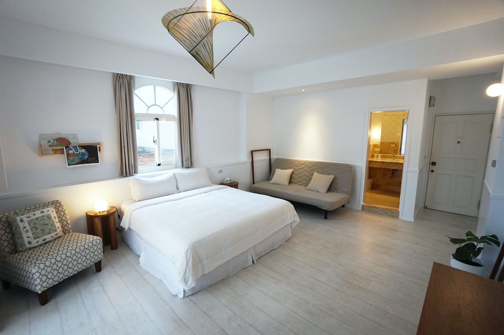 Superior Double Room, 1 Queen Bed, Ensuite, City View photo 3