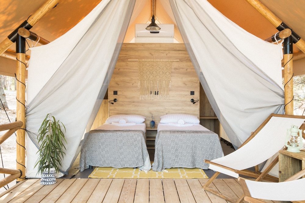 Forest Lodge (1-2 adults)