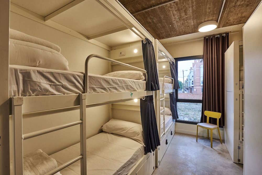 Dormitorio Compartido Estándar, Dormitorio Mixto