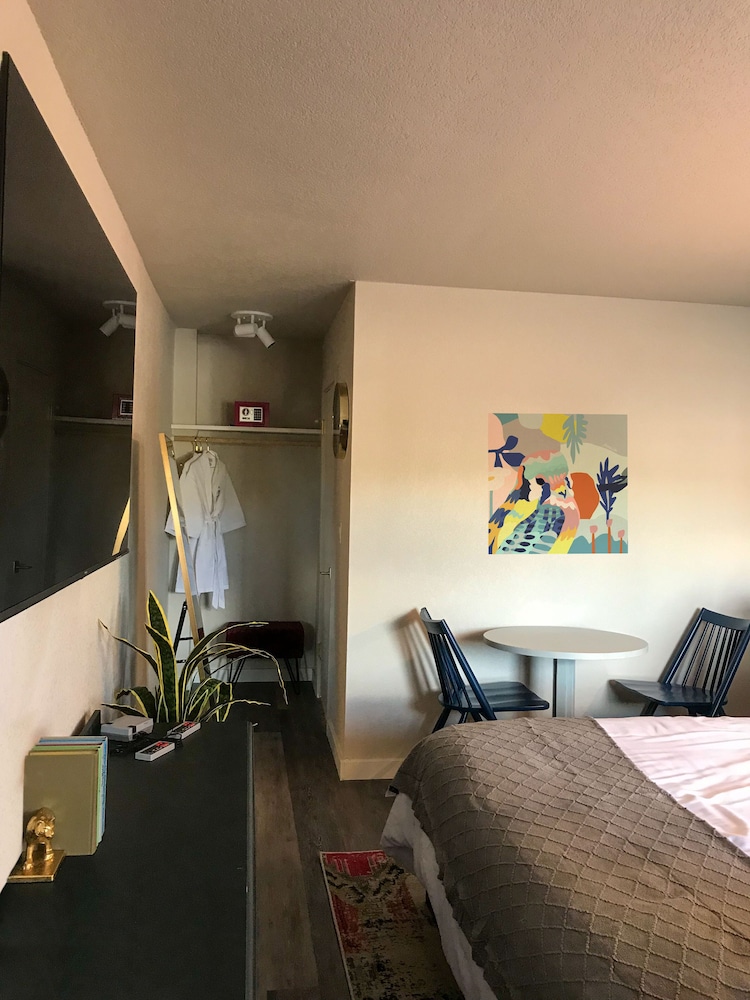 Business Room photo 2