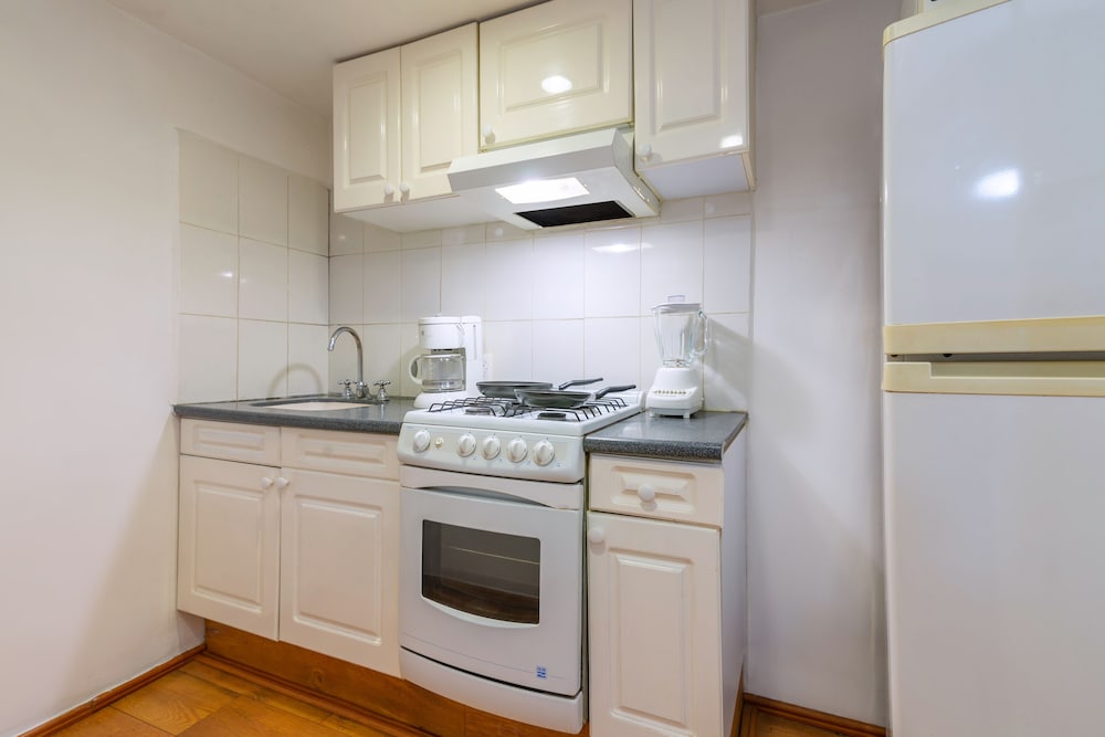 Suite, 3 Bedrooms - Photo 4