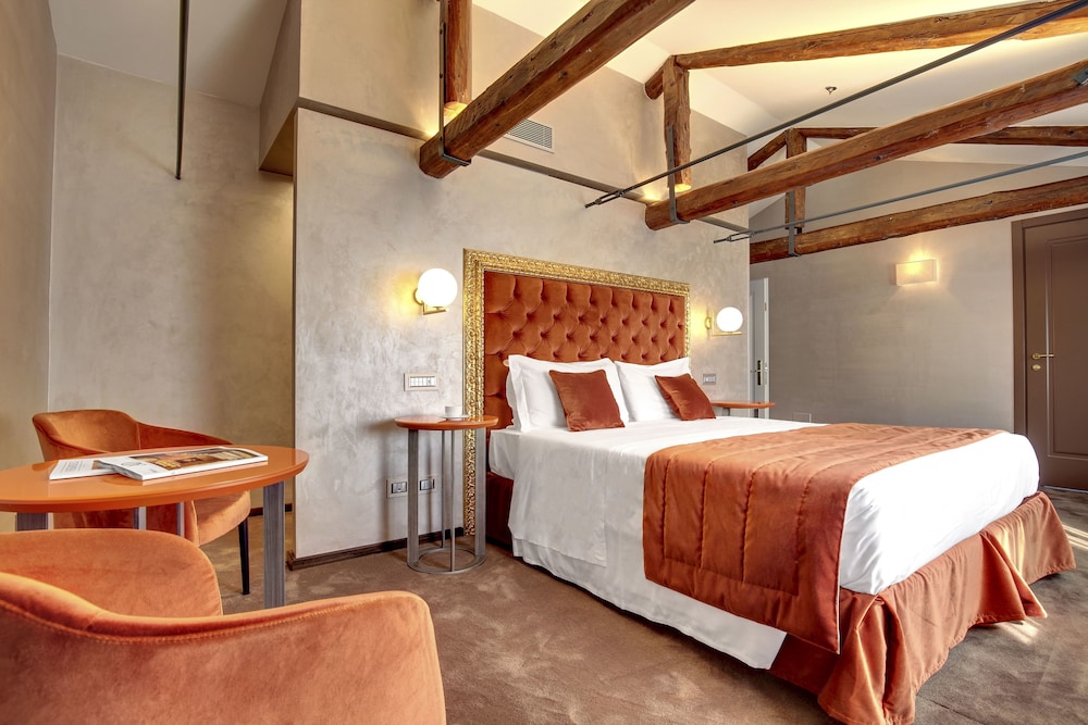 Junior Double or Twin Room photo 2