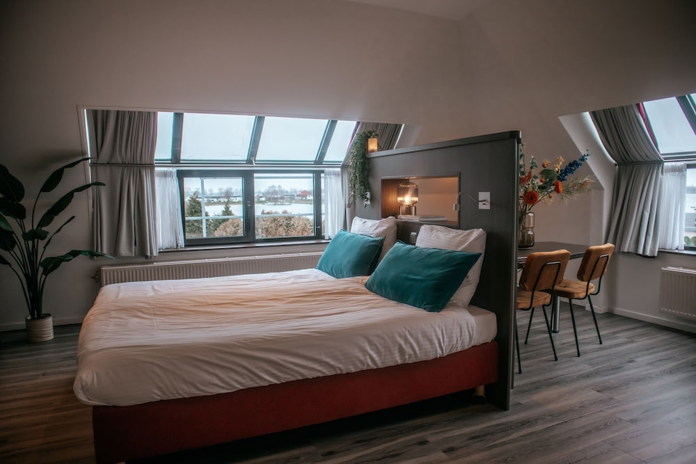 Suite, Jetted Tub