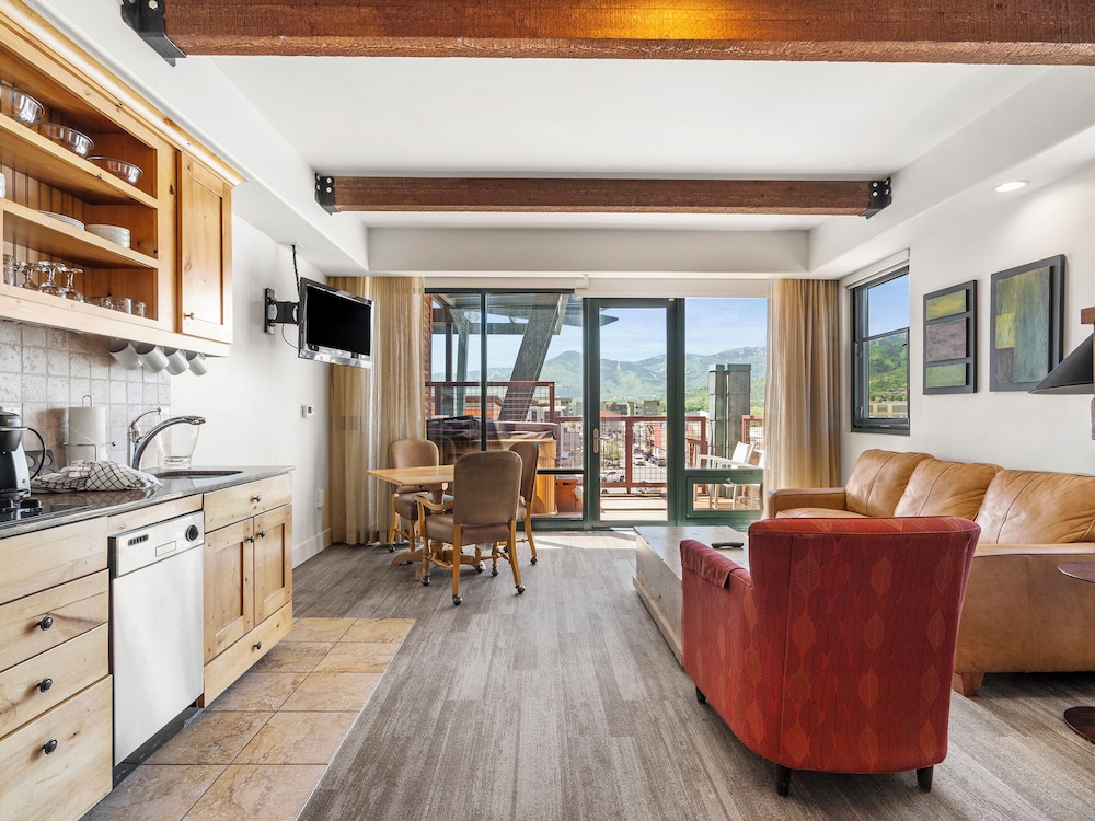 Condo, 2 Bedrooms