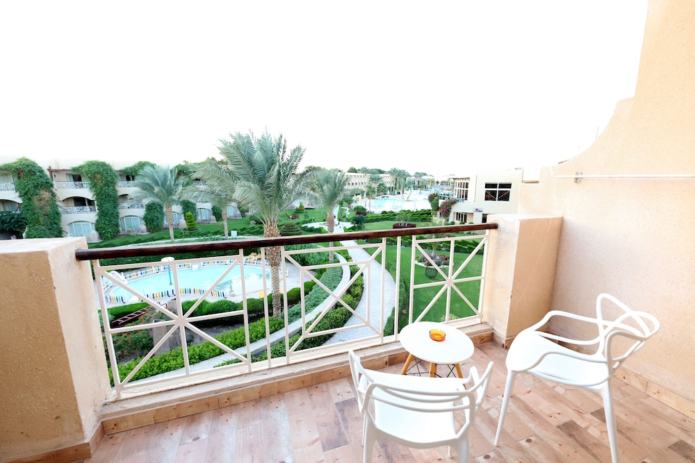 Superior Room, Pool View photo 2