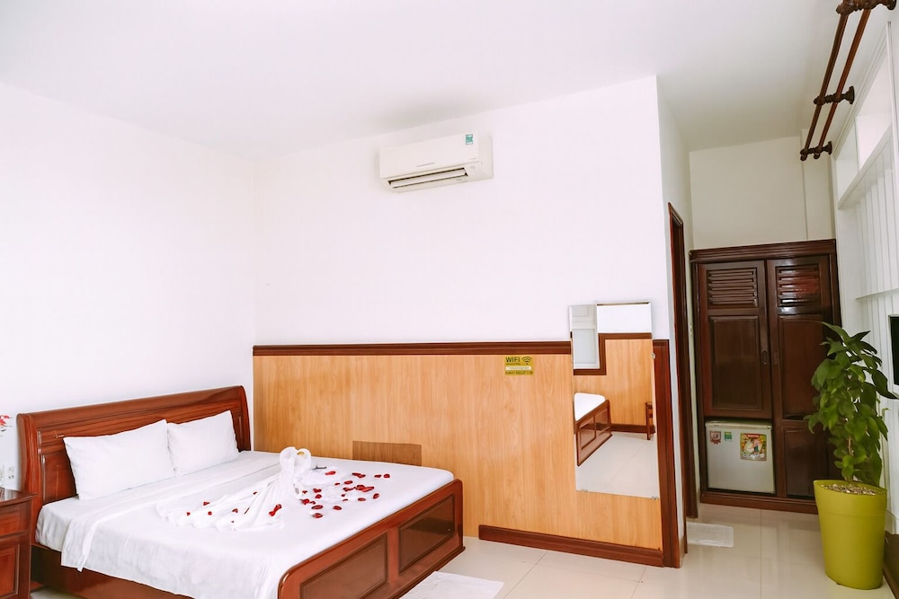 Deluxe Quadruple Room, City View