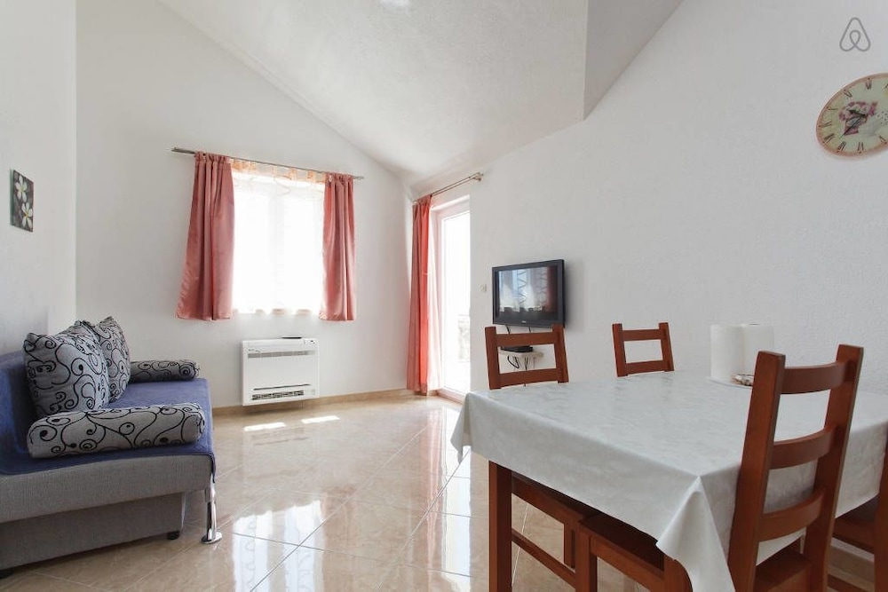 Comfort Apartment, 2 Bedrooms, Balcony, Sea View photo 3