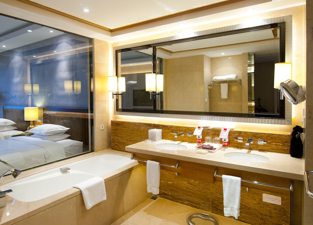 Premium Room, 1 King Bed, Lake View - Photo 6