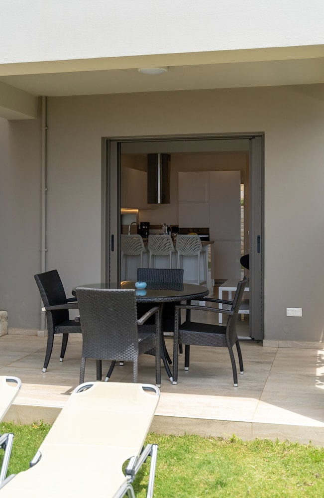 2 Bedroom Maisonete with Sea View photo 3
