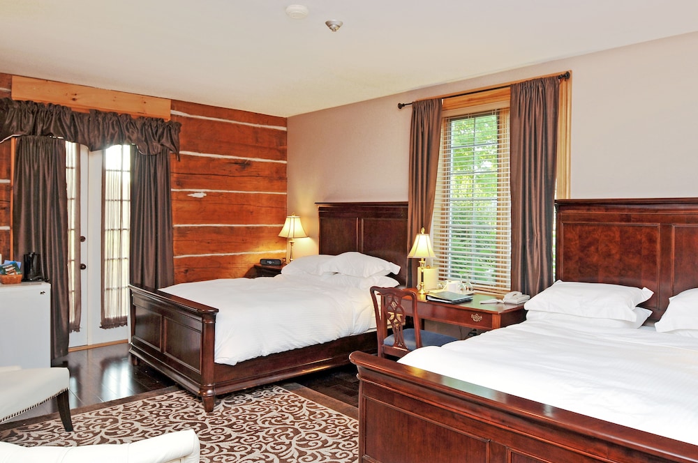 Dunsford House Suite, 2 Queen Beds photo 1