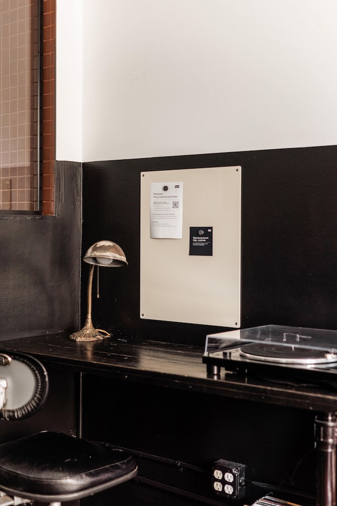 King Suite (Self Check-in) - Photo 4
